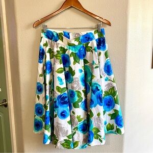 Heart of Haute blue roses midi circle skirt women’s size large new made in USA